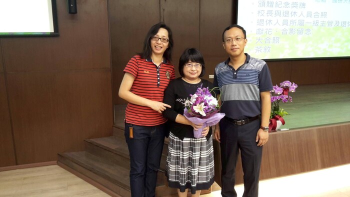 105年張靜琪老師榮退圖片