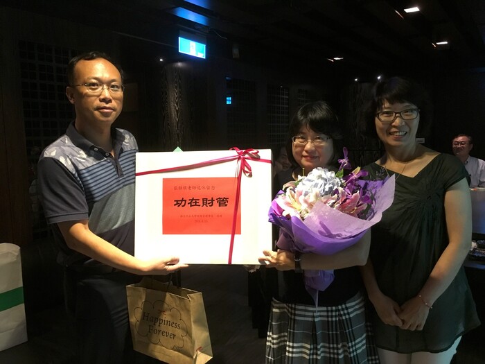 105年張靜琪老師榮退圖片